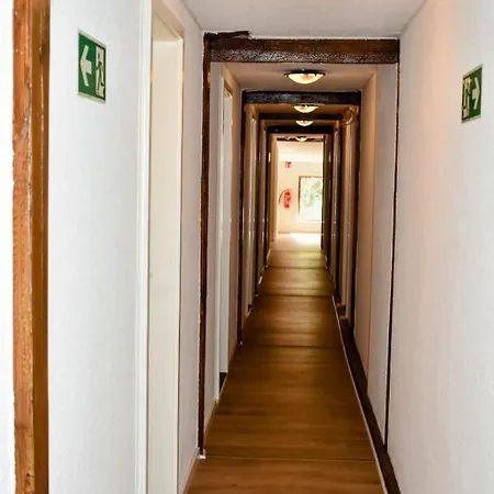 Neu Renoviert: 11 Mit Grosser Wohnkueche, Mitten In Der