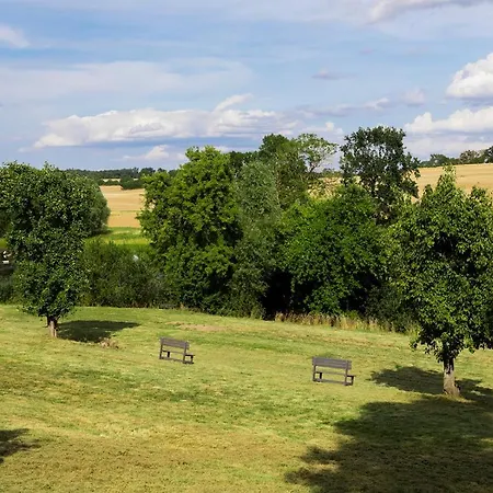 Neu Renoviert: 11 Mit Grosser Wohnkueche, Mitten In Der