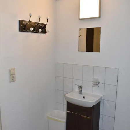 Neu Renoviert: 11 Mit Grosser Wohnkueche, Mitten In Der