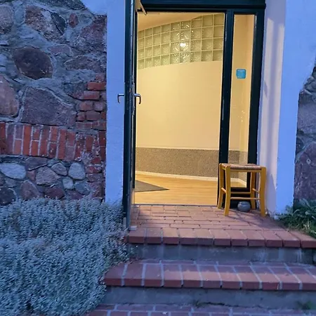 Neu Renoviert: 11 Mit Grosser Wohnkueche, Mitten In Der *