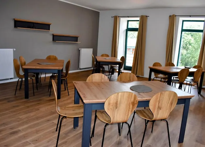 Neu Renoviert: 11 Mit Grosser Wohnkueche, Mitten In Der Daire *