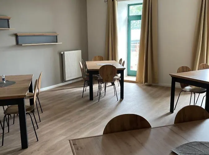 Neu Renoviert: 11 Mit Grosser Wohnkueche, Mitten In Der Daire Neu Gaarz