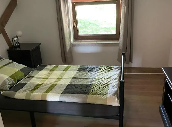 Neu Renoviert: 11 Mit Grosser Wohnkueche, Mitten In Der Daire