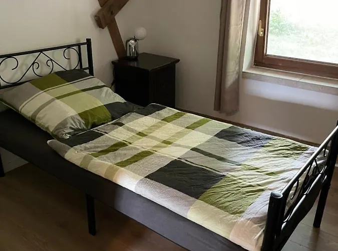 Neu Renoviert: 11 Mit Grosser Wohnkueche, Mitten In Der *
