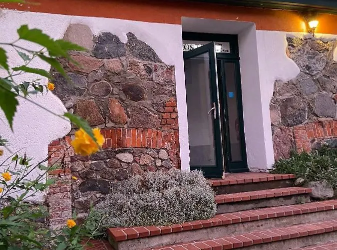Neu Renoviert: 11 Mit Grosser Wohnkueche, Mitten In Der Neu Gaarz