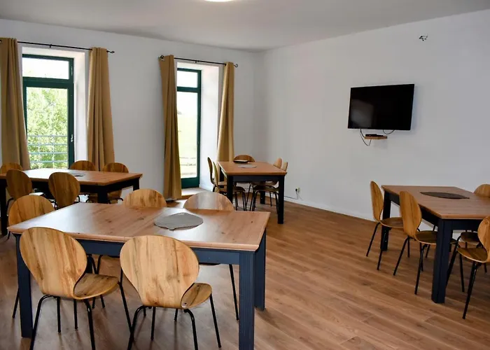 Neu Renoviert: 11 Mit Grosser Wohnkueche, Mitten In Der Daire