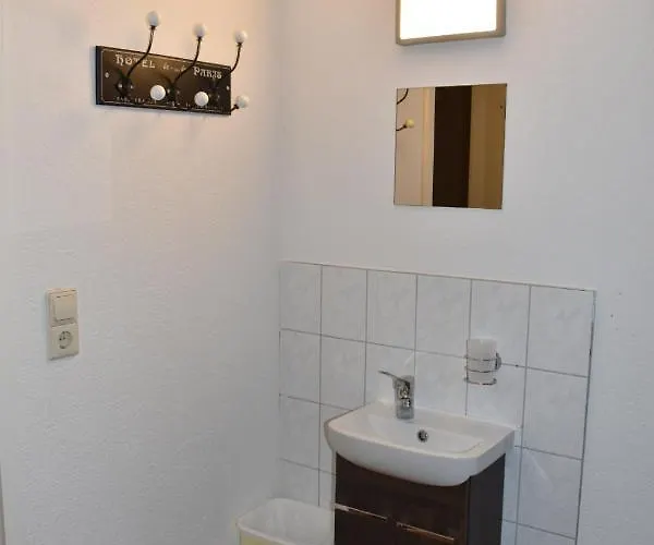 Neu Renoviert: 11 Mit Grosser Wohnkueche, Mitten In Der