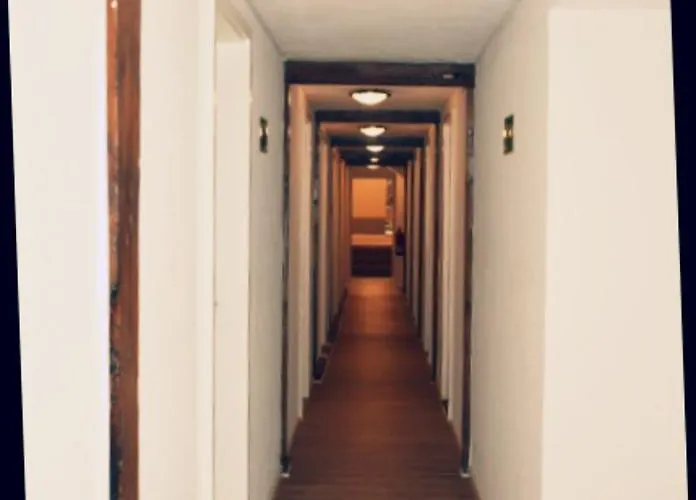 Neu Renoviert: 11 Mit Grosser Wohnkueche, Mitten In Der Daire