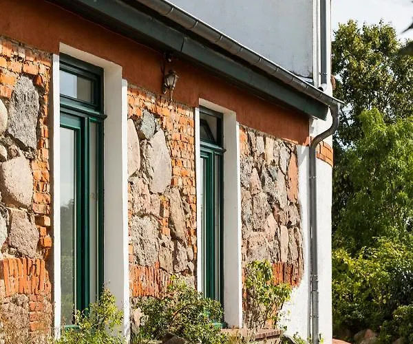 Neu Renoviert: 11 Mit Grosser Wohnkueche, Mitten In Der * Neu Gaarz