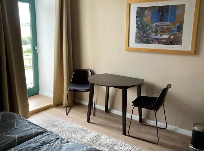 Neu Renoviert: 11 Mit Grosser Wohnkueche, Mitten In Der Daire
