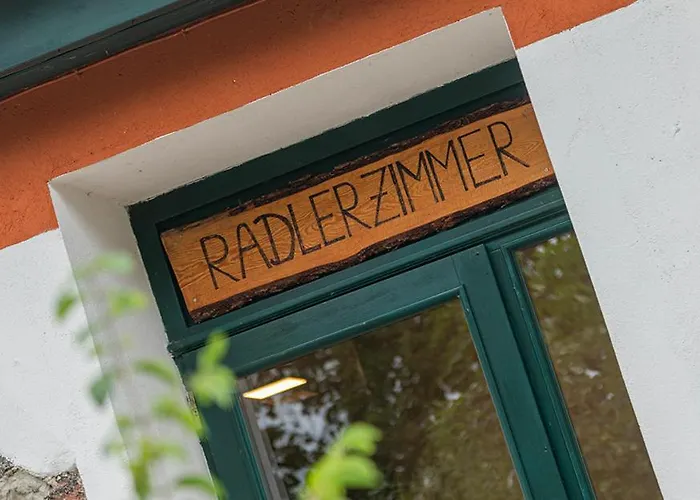Daire Neu Renoviert: 11 Mit Grosser Wohnkueche, Mitten In Der Neu Gaarz